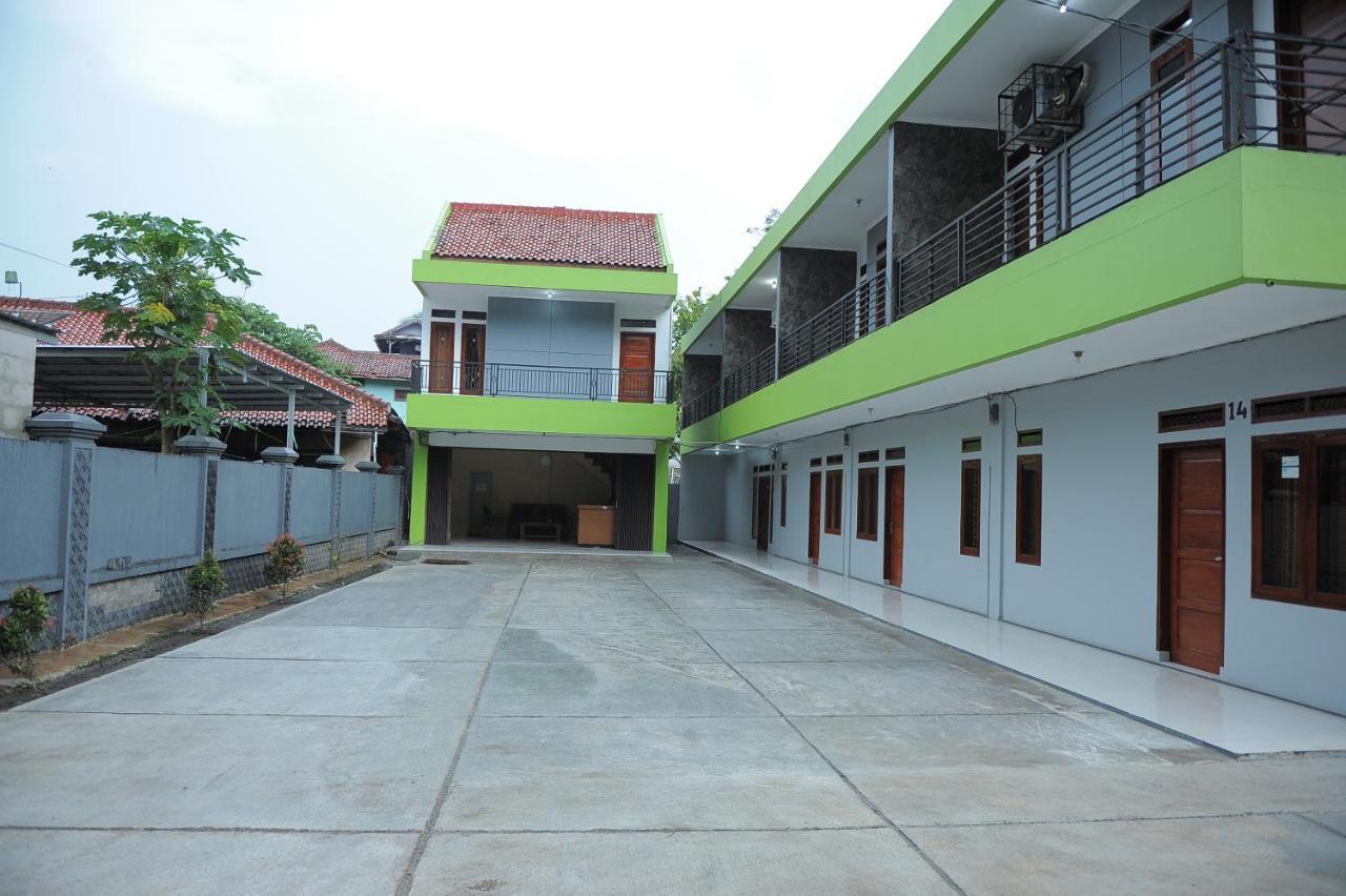สปอต ออน 2891 999 เกสต์เฮาส์ Sumedang ภายนอก รูปภาพ